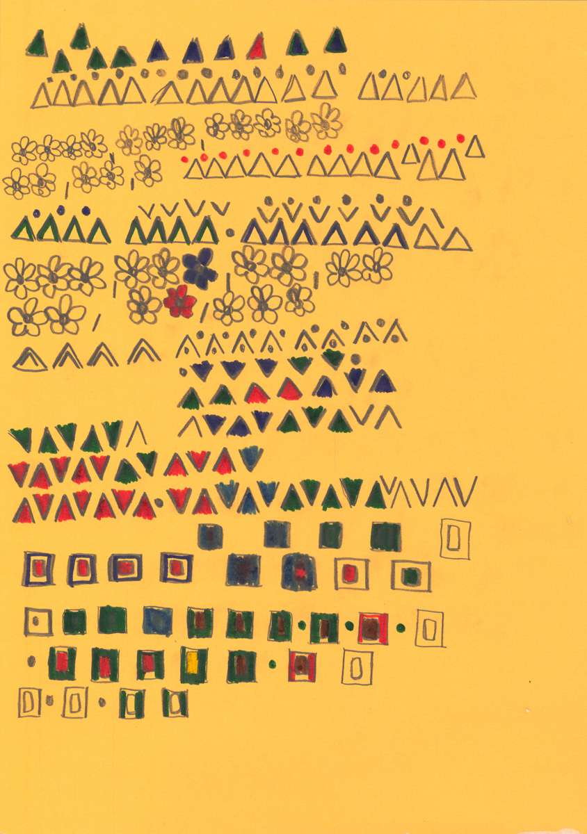 Na żółtym tle narysowanych jest 18 rzędów geometrycznych znaków wysokości około 1 cm, częściowo wypełnionych kolorem. Ułożone rytmicznie, pasowo figury to przekład na graficzną formę wzorzystej przestrzennej struktury pasków z kolekcji autorki