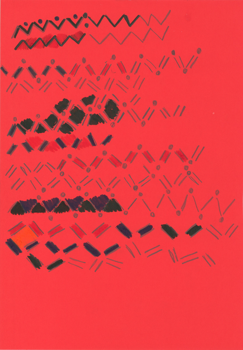 Na różowym tle umieszczone jest 9 rzędów znaków około 1,5 cm. Są to rysowane ołówkiem trójkąty, kwadraty, ukośniki i kwiatki częściowo wypełnione kolorem. To kolejny dialog pomiędzy przestrzenną formą pasków a piktograficznym rytmicznym przedstawieniem